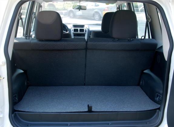飞腾 2013款 经典版 2.0L 两驱标准型 车厢座椅   后备厢
