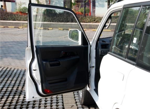 飞腾 2013款 经典版 2.0L 两驱标准型 车厢座椅   前门板