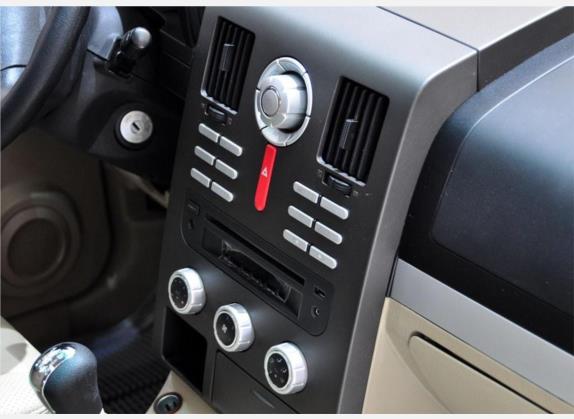 猎豹CS7 2009款 艺术版 2.0L 手动舒适 4WD 中控类   中控台