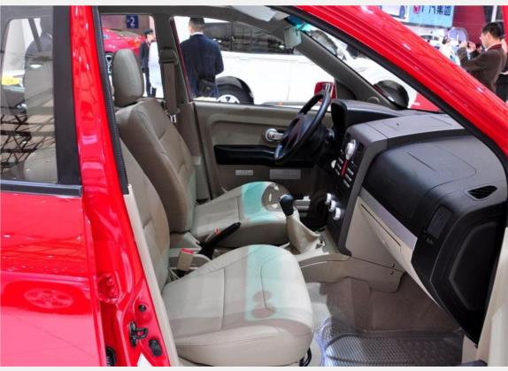 猎豹CS7 2009款 艺术版 2.0L 手动舒适 4WD 车厢座椅   前排空间