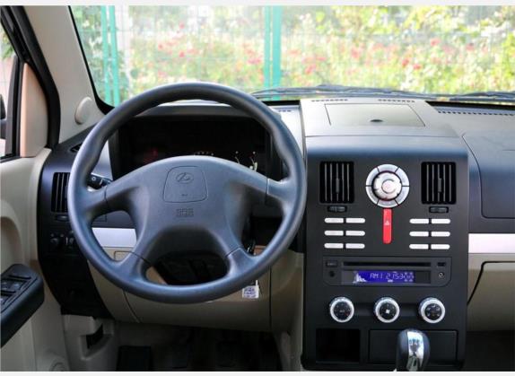 猎豹CS7 2009款 运动版 2.0L 手动舒适 4WD 中控类   驾驶位