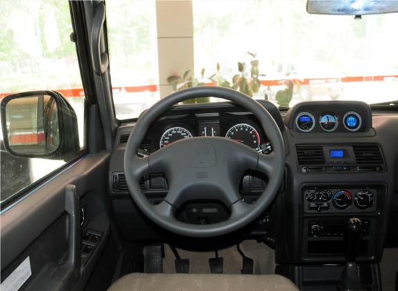 黑金刚 2013款 2.2L 手动四驱标准型 中控类   驾驶位