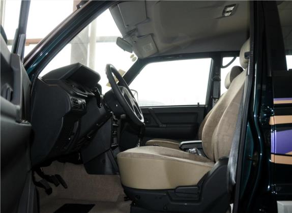 猎豹6481 2009款 2.2L 手动两驱 车厢座椅   前排空间