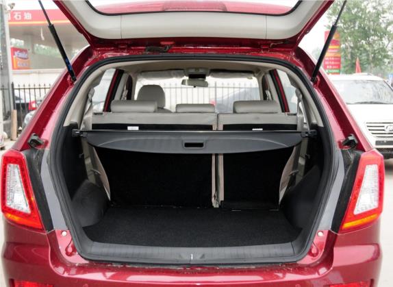 力帆X60 2012款 发现版 1.8L 手动舒适型 车厢座椅   后备厢