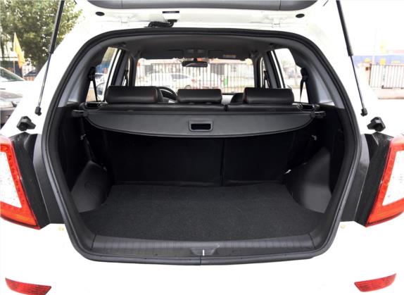 力帆X60 2015款 1.8L CVT舒适型 国V 车厢座椅   后备厢