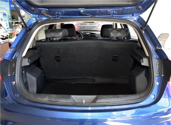 力帆X50 2014款 1.5L 手动精英型 车厢座椅   后备厢
