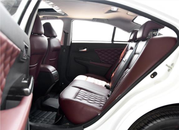 力帆820 2015款 2.4L 自动豪华型 车厢座椅   后排空间