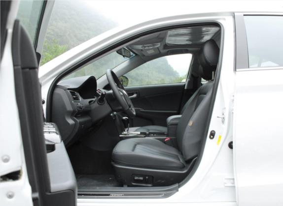 力帆820 2015款 2.4L 自动旗舰型 车厢座椅   前排空间