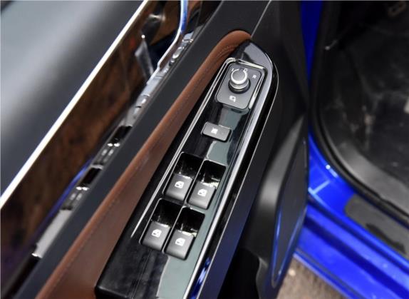轩朗 2017款 2.0L 手动舒适型 车厢座椅   门窗控制