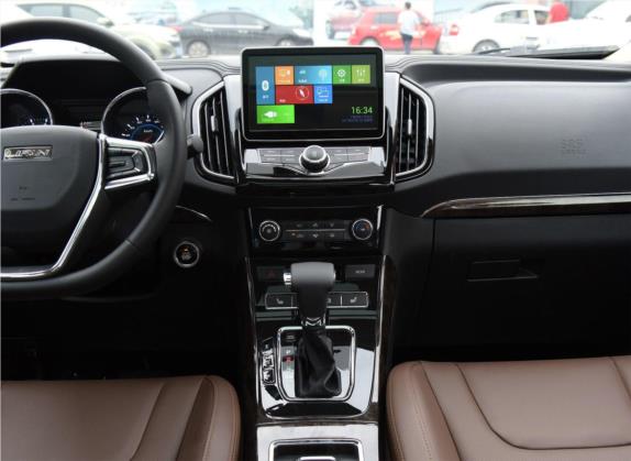 轩朗 2017款 2.0L CVT舒适型 中控类   中控台