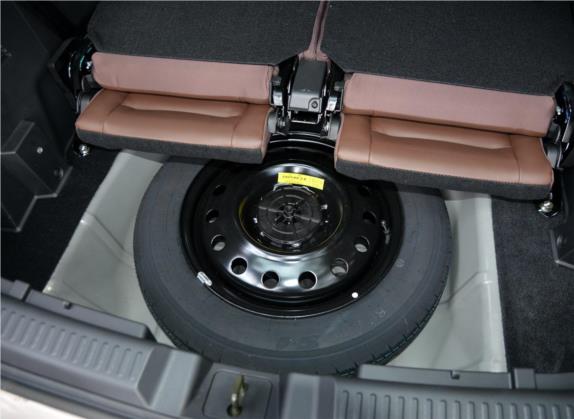 轩朗 2017款 2.0L CVT豪华型 其他细节类   备胎