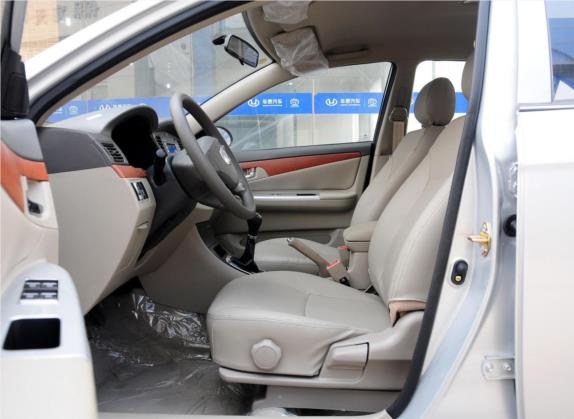 力帆620 2012款 1.5L 手动舒适A型 车厢座椅   前排空间
