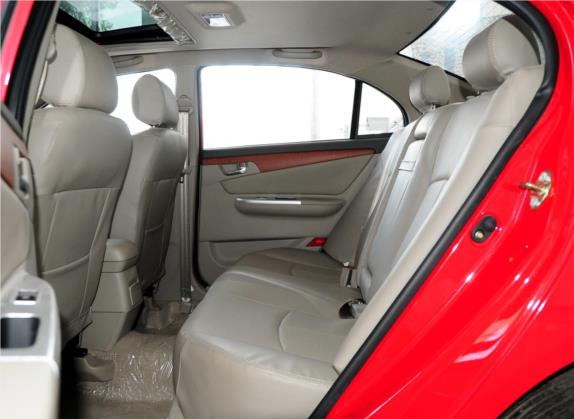 力帆620 2012款 1.5L 手动舒适C型 车厢座椅   后排空间