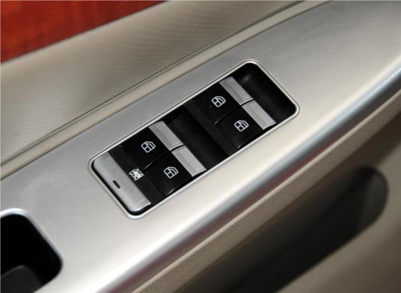 力帆620 2012款 1.5L 手动舒适C型 车厢座椅   门窗控制
