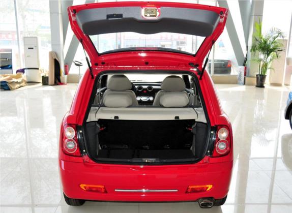 力帆320 2012款 冠军版 1.3L 手动酷行型 车厢座椅   后备厢
