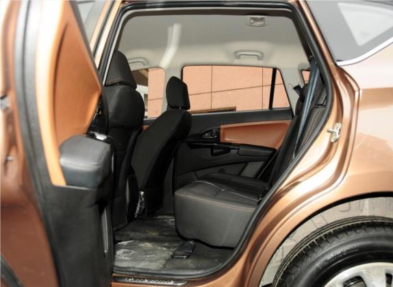 陆风X5 2013款 2.0T 手动创享版 车厢座椅   后排空间
