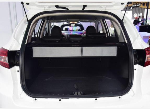 陆风X5 2016款 Plus 1.5T 手动创行版 车厢座椅   后备厢