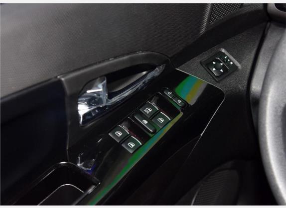 陆风X5 2016款 Plus 1.5T 手动创行版 车厢座椅   门窗控制
