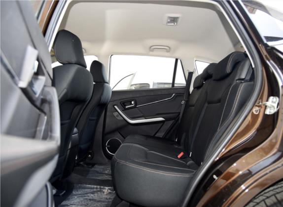陆风X5 2016款 Plus 2.0T 自动创享版 车厢座椅   后排空间