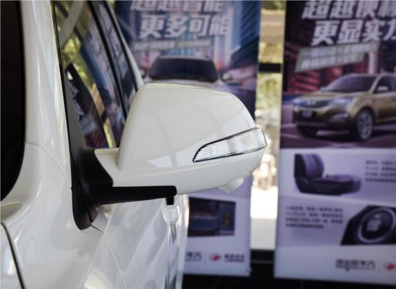 陆风X5 2016款 Plus 2.0T 自动创领版 外观细节类   外后视镜