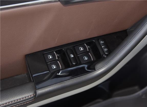 陆风X5 2018款 Plus 1.5T 手动创领版 车厢座椅   门窗控制