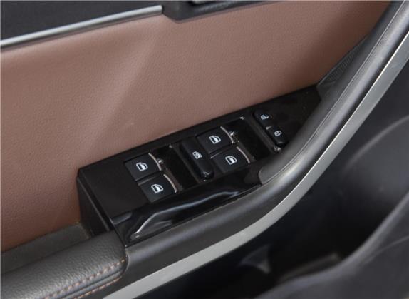 陆风X5 2018款 Plus 1.5T CVT创领版 车厢座椅   门窗控制