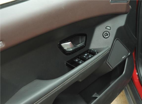 陆风X7 2015款 2.0T 全景旗舰版 车厢座椅   门窗控制