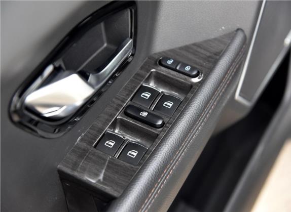 陆风X7 2015款 2.0T 全景尊享版 车厢座椅   门窗控制