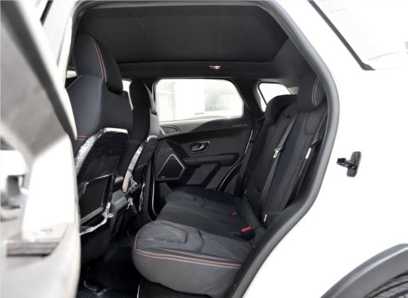 陆风X7 2016款 2.0T 全景尊享版 车厢座椅   后排空间
