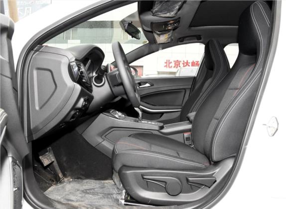 陆风逍遥 2018款 1.5GTDI CVT全景白银版 车厢座椅   前排空间