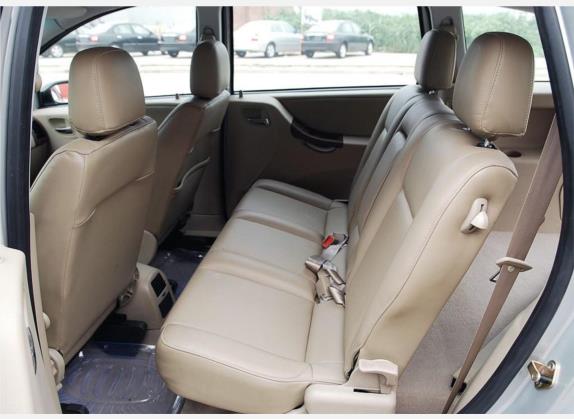 风尚 2006款 精致版 2.0L 手动5座 车厢座椅   后排空间