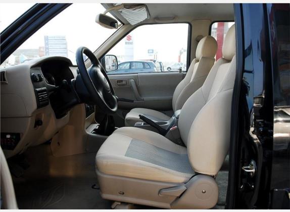 陆风X6 2006款 2.8L 两驱超值版 车厢座椅   前排空间