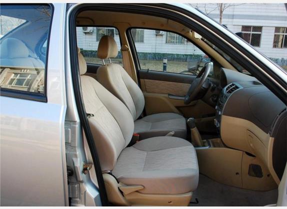 风华 2008款 1.5L 舒适型 车厢座椅   前排空间