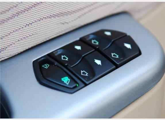 风华 2008款 1.5L 舒适型 车厢座椅   门窗控制