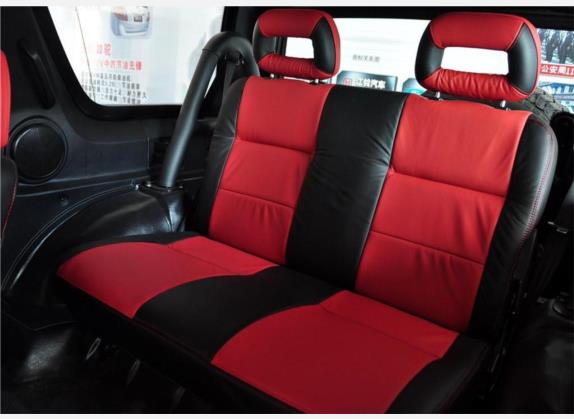 陆风X9 2009款 2.5T VM两驱柴油版 车厢座椅   后排空间