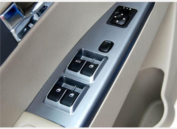 陆风X8 2009款 2.5T 柴油4X4豪华型 车厢座椅   门窗控制