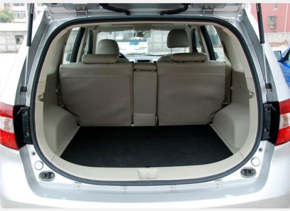 陆风X8 2009款 2.5T 柴油4X4超豪华型 车厢座椅   后备厢