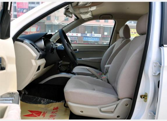 陆风X8 2009款 2.4L 汽油4X2豪华型 车厢座椅   前排空间