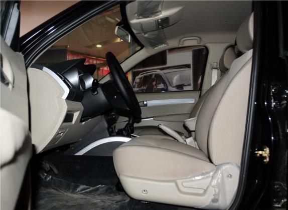 陆风X8 2011款 2.4L 汽油4X4豪华型 车厢座椅   前排空间