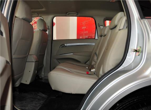 陆风X8 2011款 2.4L 汽油4X4超豪华型 车厢座椅   后排空间