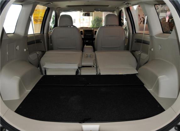 陆风X8 2011款 2.4L 汽油4X4超豪华型 车厢座椅   后备厢