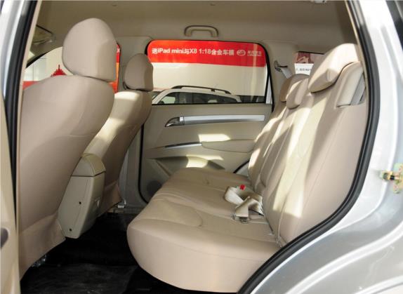 陆风X8 2012款 探索版 2.0L 都市先锋版 车厢座椅   后排空间