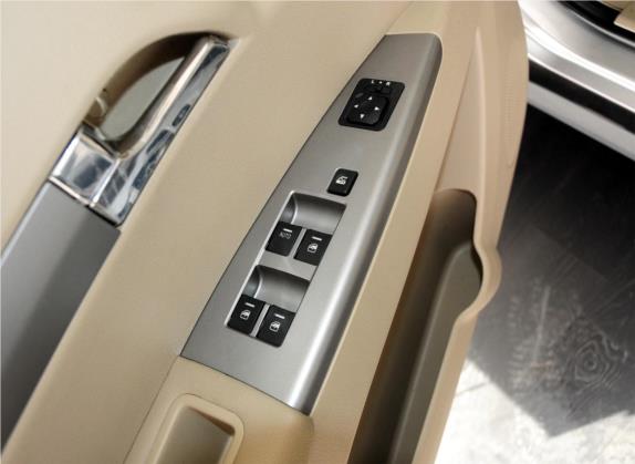 陆风X8 2012款 探索版 2.0L 都市先锋版 车厢座椅   门窗控制