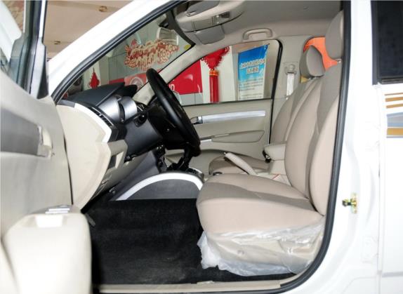 陆风X8 2012款 探索版 2.4L 汽油4X4豪华型 车厢座椅   前排空间