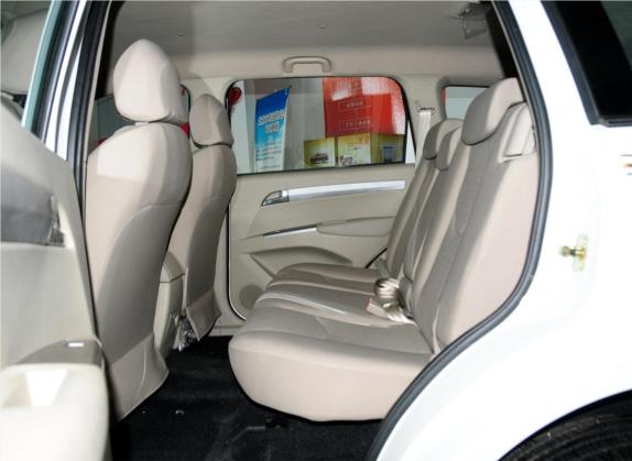 陆风X8 2012款 探索版 2.4L 汽油4X4豪华型 车厢座椅   后排空间
