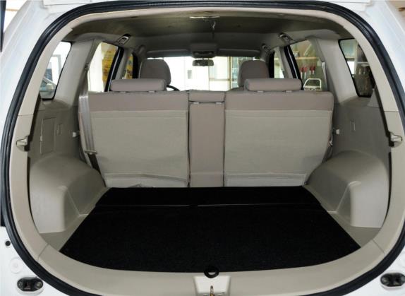 陆风X8 2012款 探索版 2.4L 汽油4X4豪华型 车厢座椅   后备厢