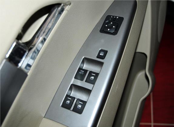 陆风X8 2012款 探索版 2.4L 汽油4X4豪华型 车厢座椅   门窗控制