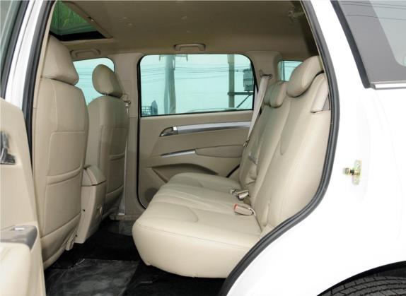 陆风X8 2012款 探索版 2.4L 汽油4X4超豪华型 车厢座椅   后排空间