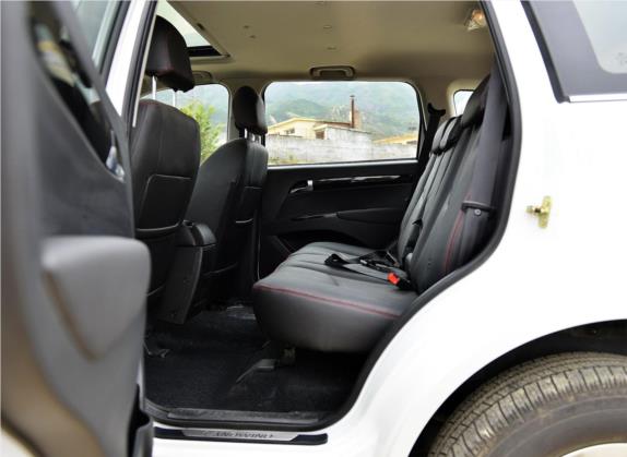 陆风X8 2014款 探索版 2.0T 汽油4x4超豪华型 车厢座椅   后排空间