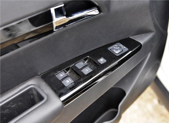陆风X8 2014款 探索版 2.0T 汽油4x4超豪华型 车厢座椅   门窗控制
